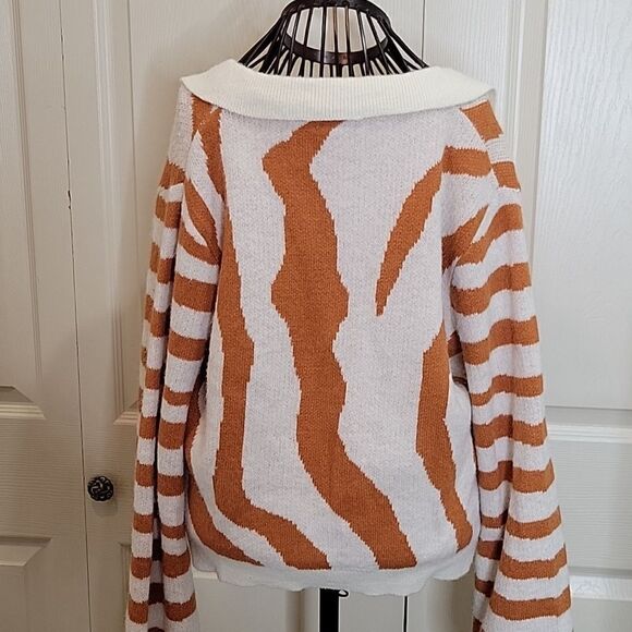 STORIA Cropped Tiger Striped Sweater Size Small - Picture 4 of 7